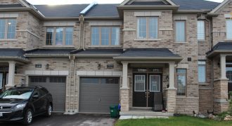 Townhouse in 1512 Farrow cres, Innisfil ON